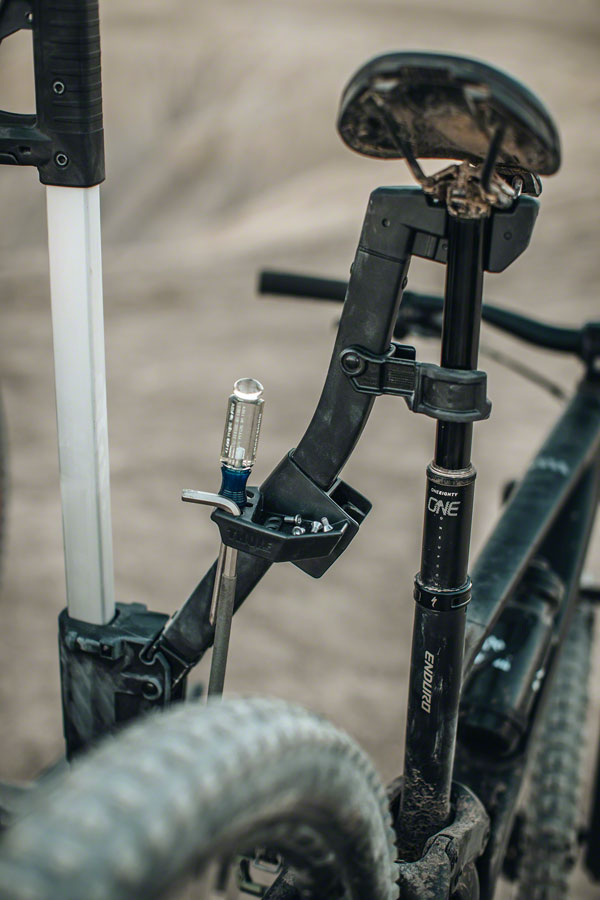 thule-verse-repair-holder-black
