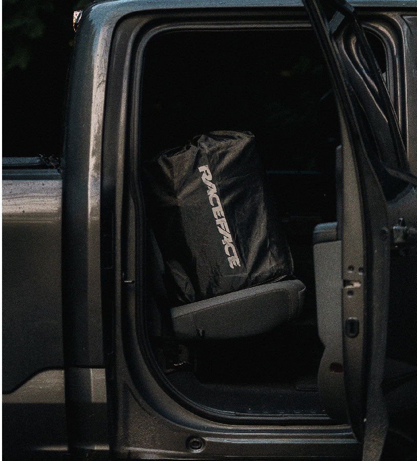 race-face-stash-tailgate-pad-black-full