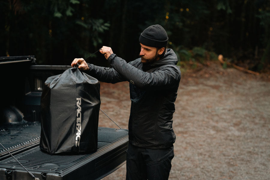 race-face-stash-tailgate-pad-black-full