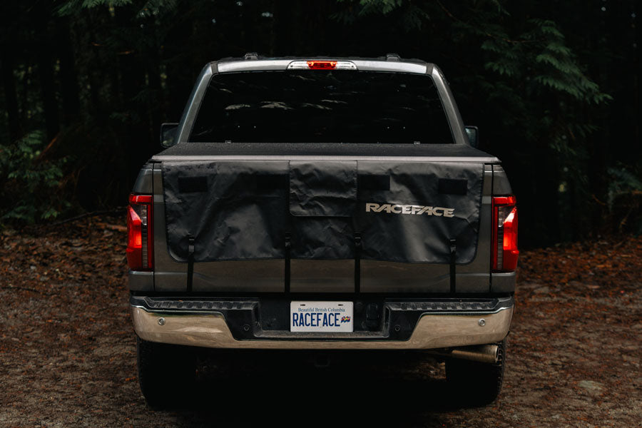 race-face-stash-tailgate-pad-black-full
