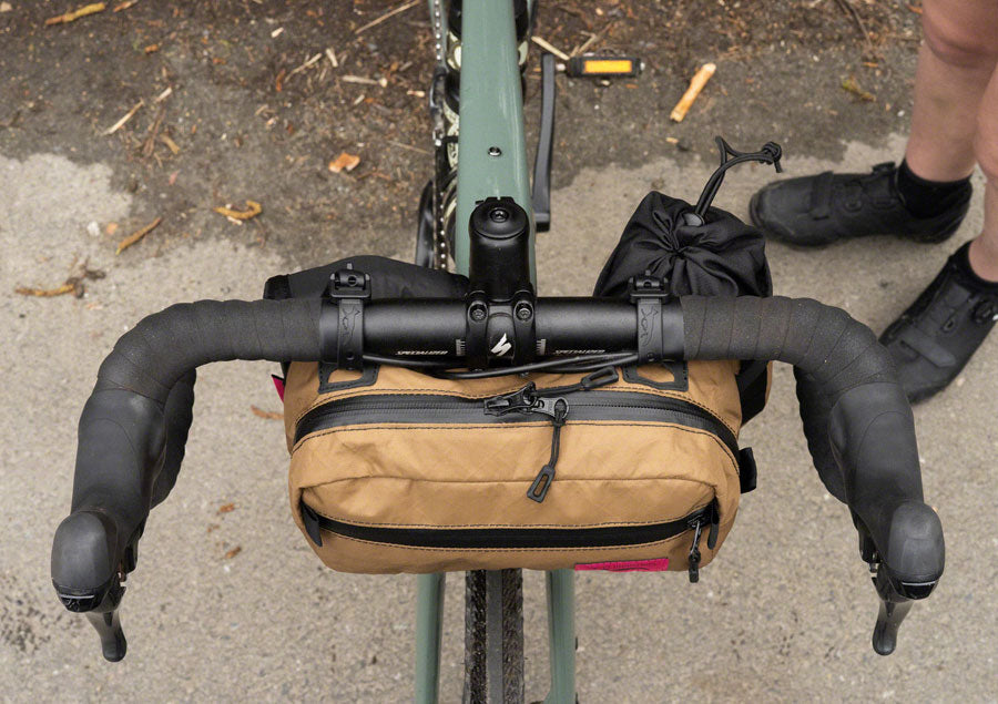swift-industries-kestrel-handlebar-bag-coyote