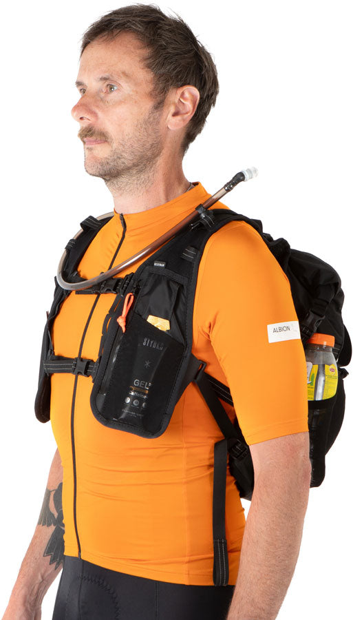 restrap-rolltop-hydrationvest-14l-black-large-x-large