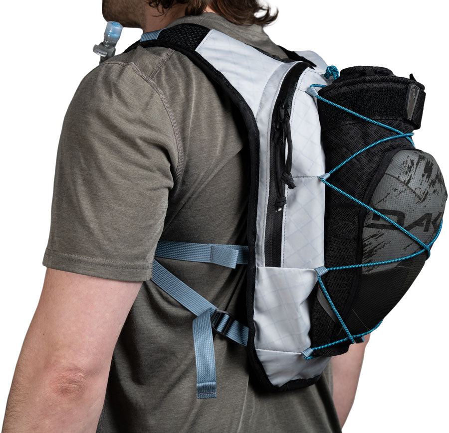 high-above-the-supernatural-hydration-pack-glacier-gray