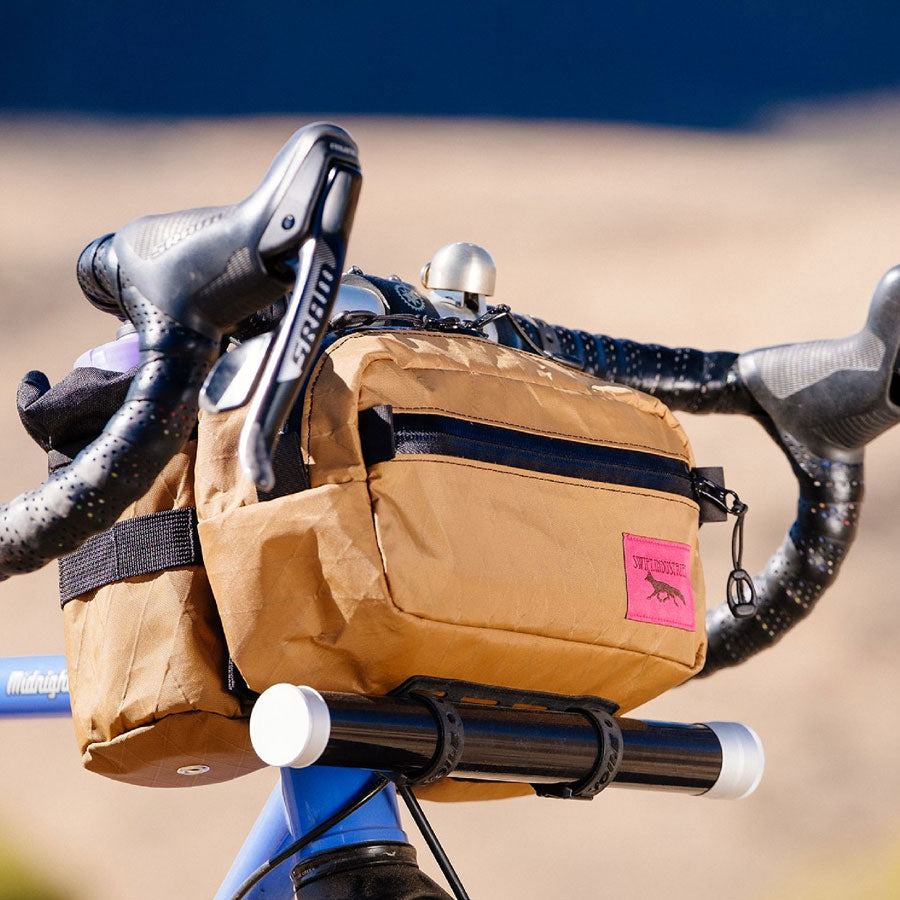 swift-industries-kestrel-handlebar-bag-coyote-1