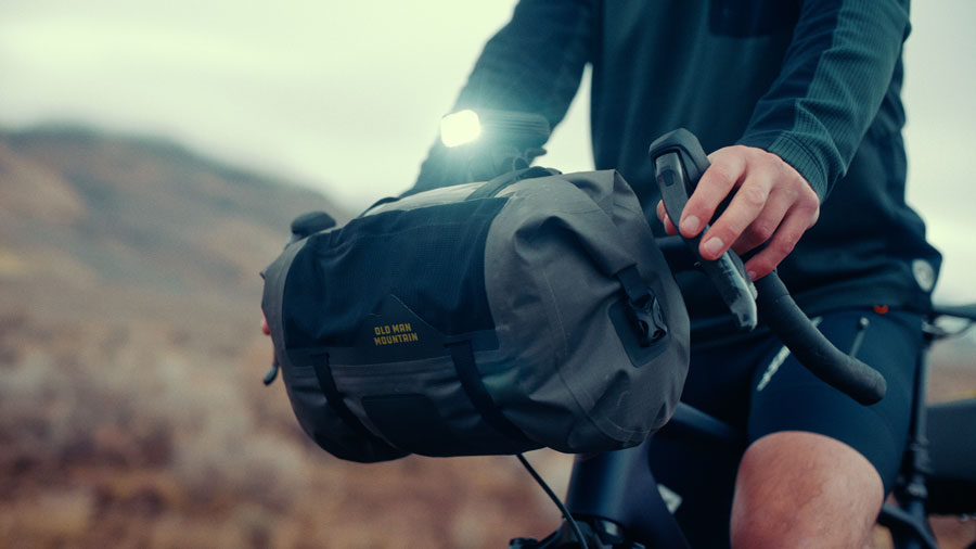 old-man-mountain-manzanita-cradle-and-bag-9l-top-load-bag