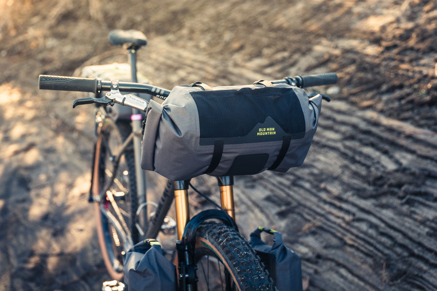 old-man-mountain-manzanita-cradle-and-bag-11l-side-load-bag