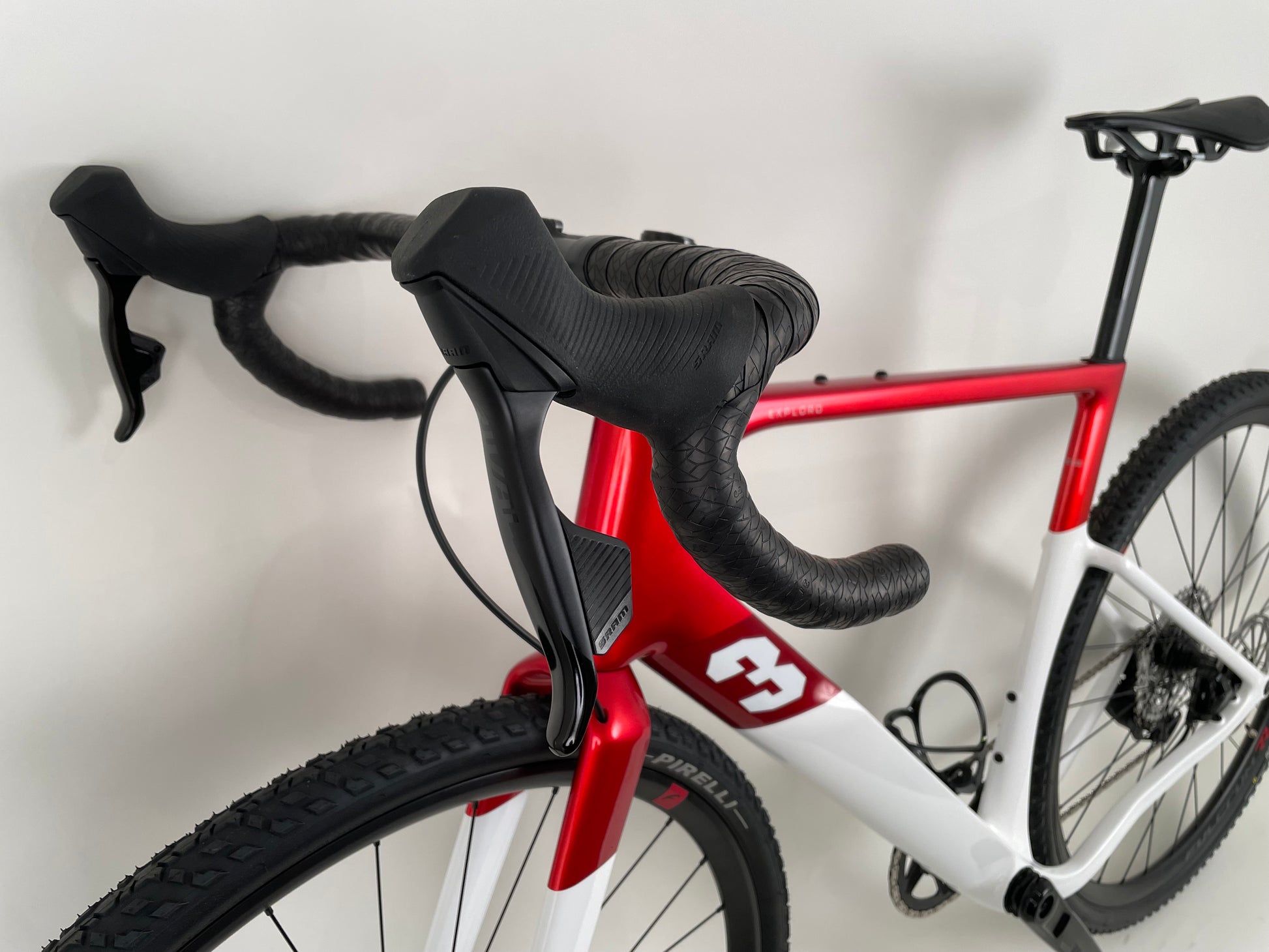 gravel bike sram red 3T Exploro Racemax Carbon Gravel Bike SRAM Rival 1x12 Etap AXS groupse – Velo Mine