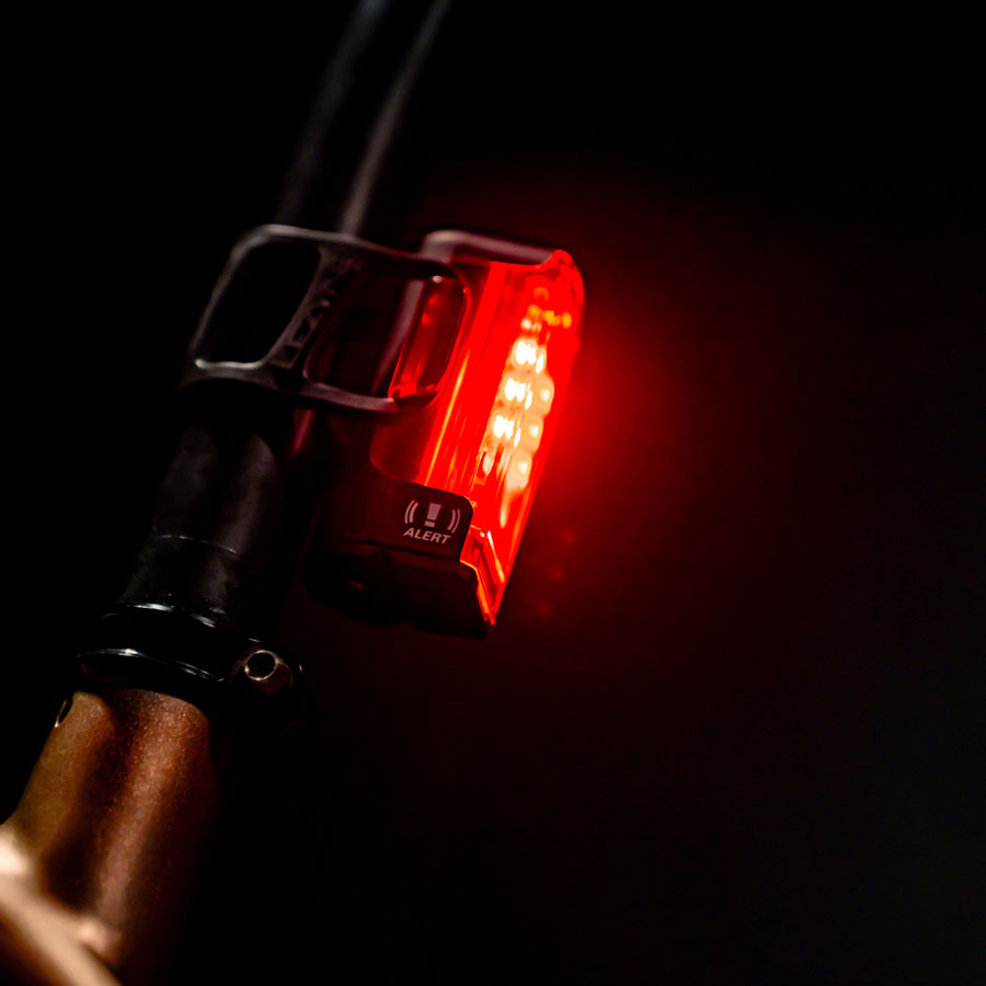 lezyne-strip-pro-ai-alert-400-taillight