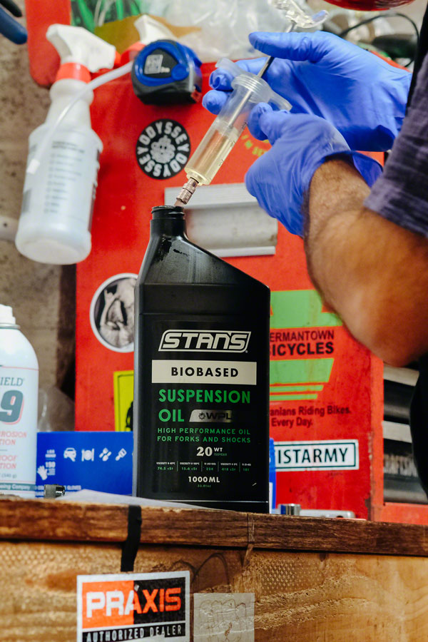 stan-s-biobased-suspension-oil-20wt-1l