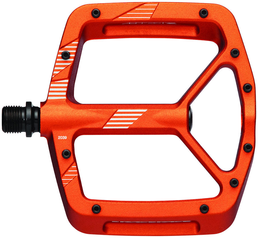 raceface-aeffect-r-pedals-platform-aluminum-9-16-orange