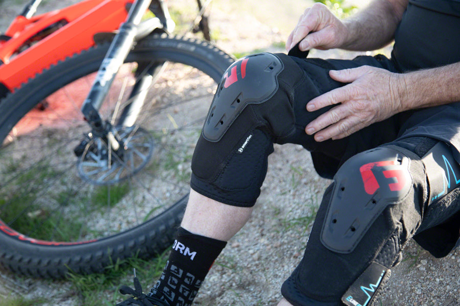 g-form-e-line-knee-pads-black-medium