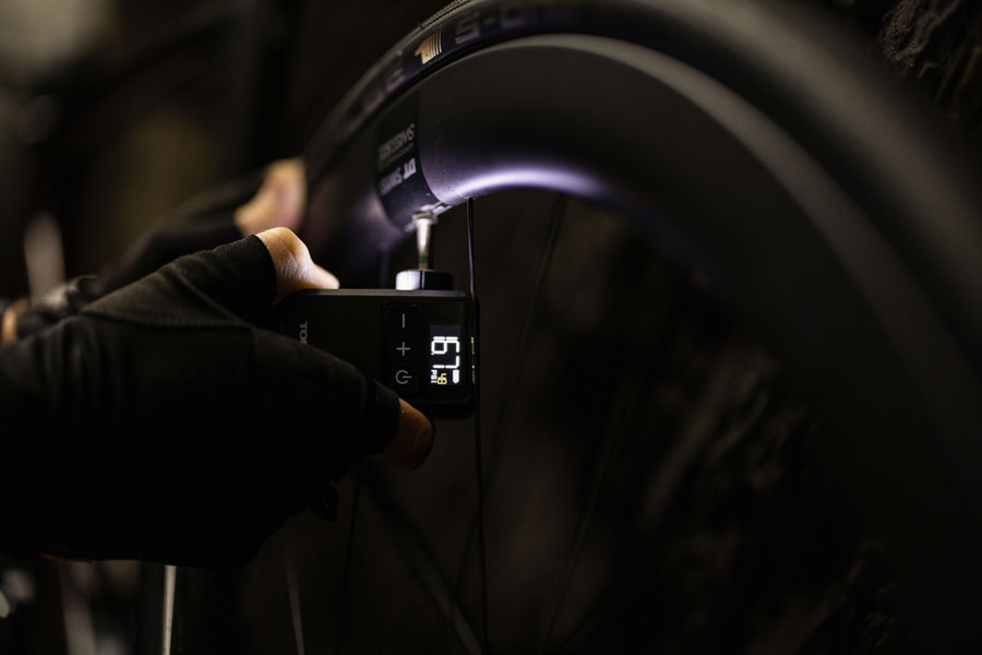 topeak-e-booster-digital-mini-electronic-pump
