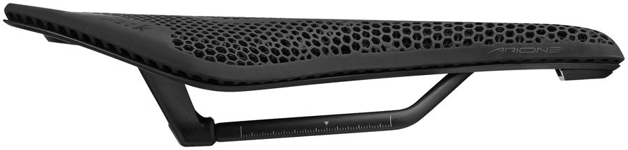 fizik-vento-arione-r1-adaptive-saddle-carbon-145mm-black