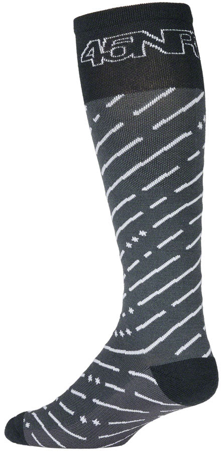 45nrth-snow-band-midweight-knee-high-wool-sock-dark-gray-dark-blue-small