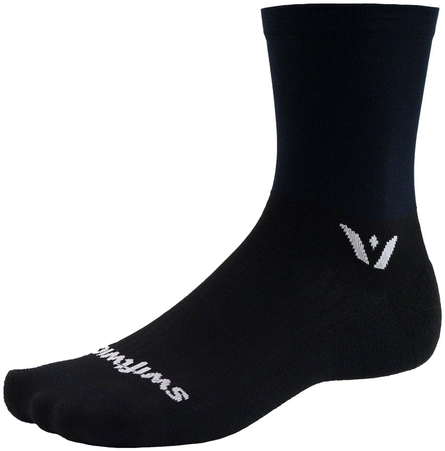 Swiftwick Aspire Mid Crew Socks - 5", Black, Medium