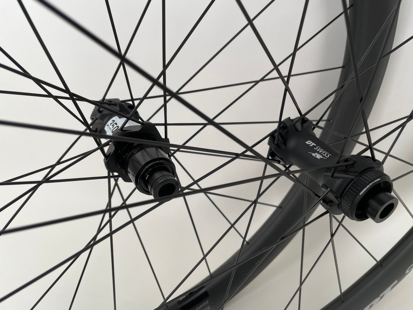 DT Swiss HEC 1400 Spline 62 Carbon Wheelset Road Gravel Disc Brake 12x100 12x142 24 spoke