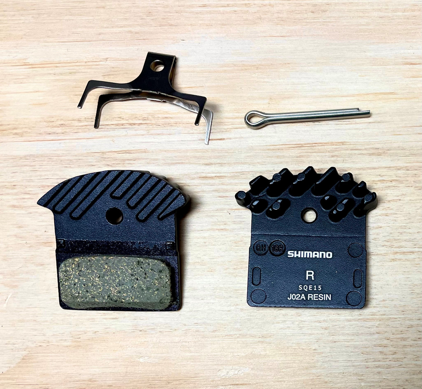 Shimano J02A Resin Disc Brake Pads and Spring with Fins - PAIR